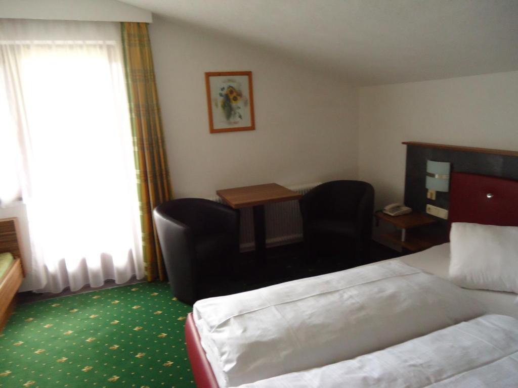 Hotel Dorfgasthof Schloesslstube Stuhlfelden Ruang foto