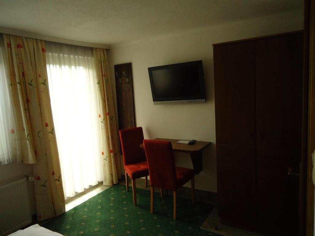 Hotel Dorfgasthof Schloesslstube Stuhlfelden Ruang foto