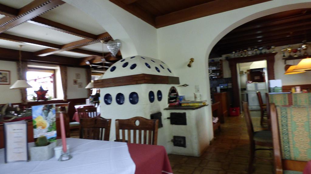 Hotel Dorfgasthof Schloesslstube Stuhlfelden Bagian luar foto